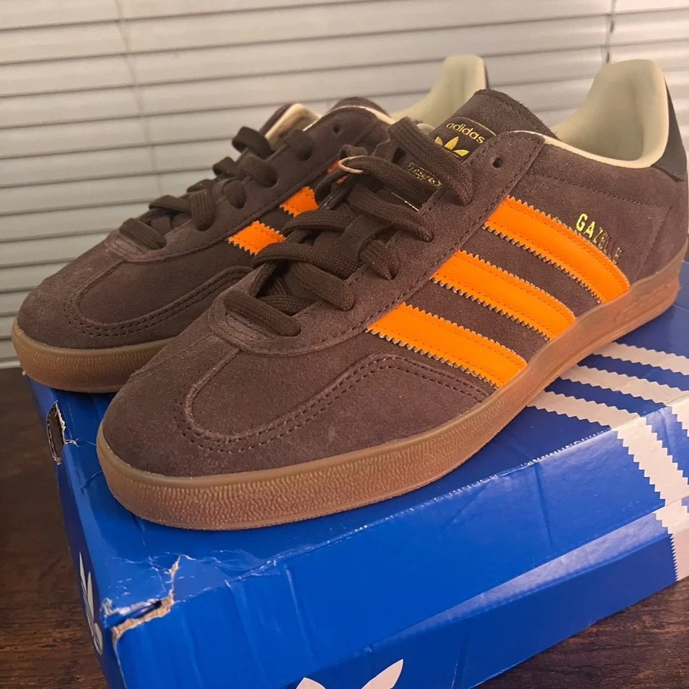 adidas Gazelle Suede Sneakers - Brown with Orange Stripes size 8.5 W - Picture 2 of 7